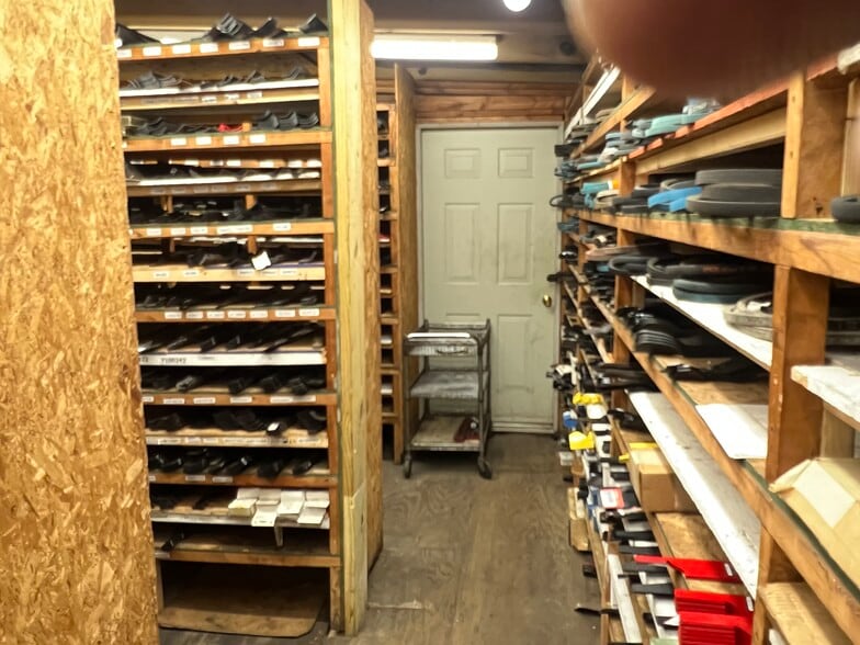 More Photos Of 10190 Old Indian Head Rd, Upper Marlboro Freestanding For Sale