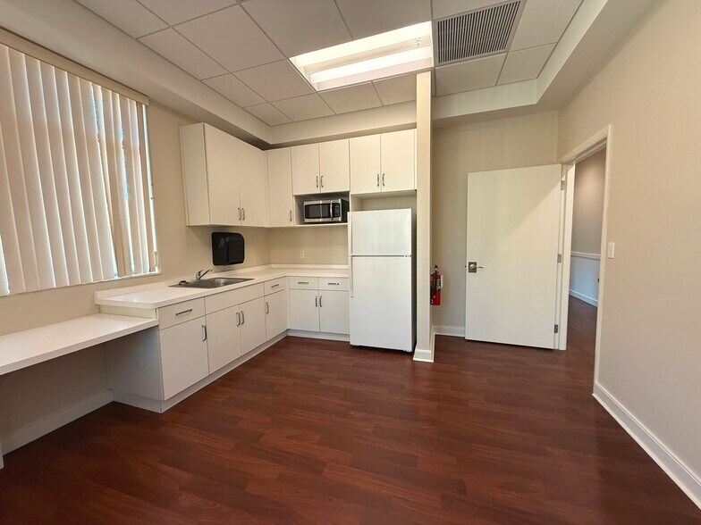 More Photos Of 1200 W Granada Blvd, Ormond Beach Medical For Lease