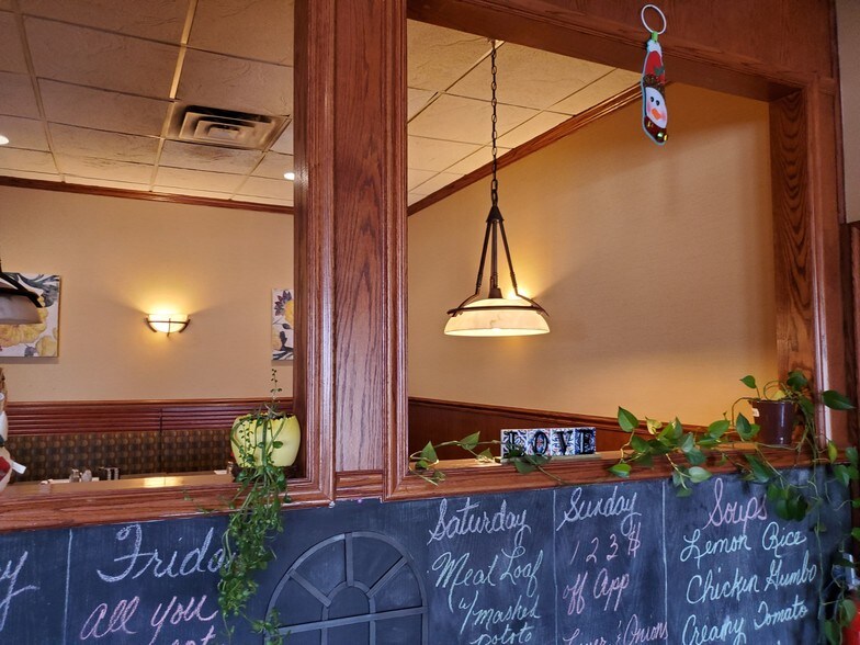 More Photos Of 1027 Sheffield Ave, Dyer Restaurant For Sale