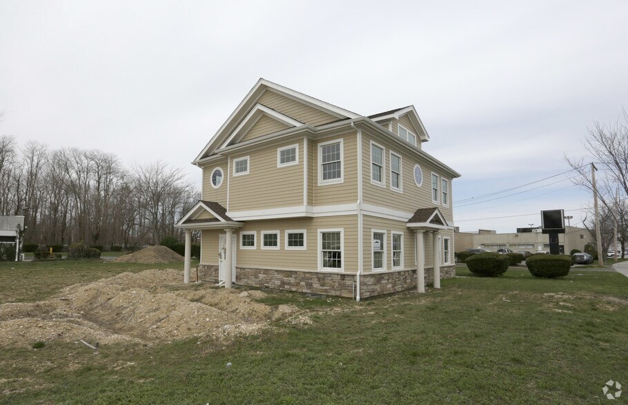 More Photos Of 590 Patchogue Rd, Port Jefferson Station Office For Sale