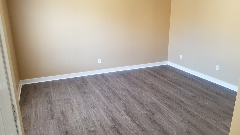 More Photos Of 156 Delmar Ln, Newport News Apartments For Sale