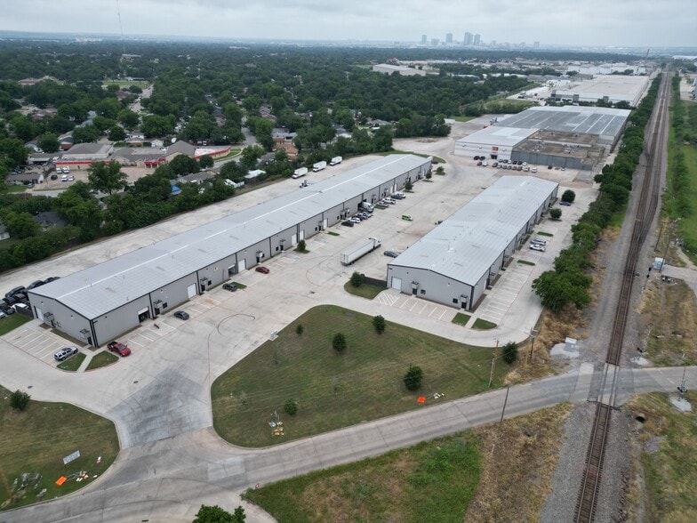 More Photos Of 3488 E Long Ave, Fort Worth Warehouse For Lease