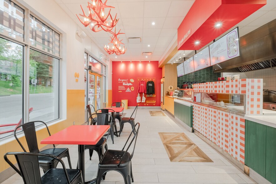 More Photos Of 50 Rue Merry N, Magog Restaurant For Sale