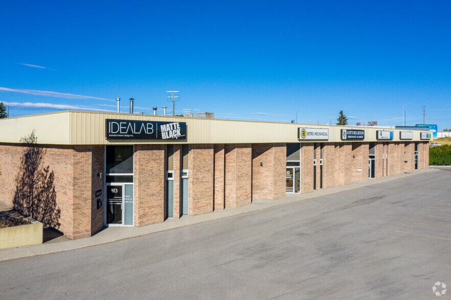 More Photos Of 401-413 Forge Rd SE, Calgary Showroom For Lease