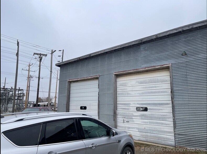 Primary Photo Of 37 W Beech St, Durant Auto Repair For Sale