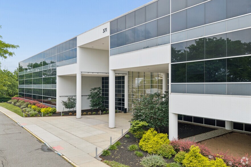 More Photos Of 371 Hoes Ln, Piscataway Office For Sale