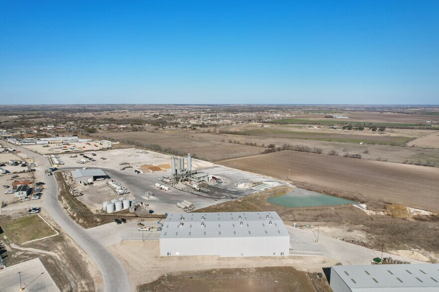 More Photos Of 6000 Chandler Rd, Hutto Unknown For Lease