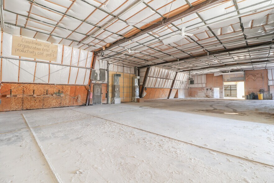 More Photos Of 1292 SW 125th Rd, Holden Light Manufacturing For Sale