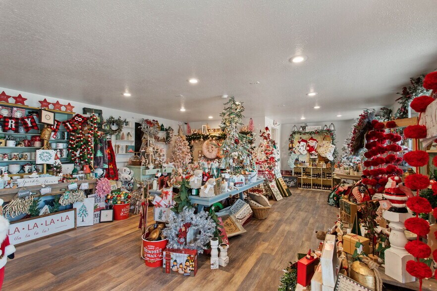 More Photos Of 1521 Willms Rd, Elk Lodge Meeting Hall For Sale