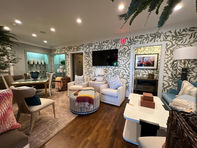 More Photos Of 21 South Ave, New Canaan Storefront Retail Office For Lease