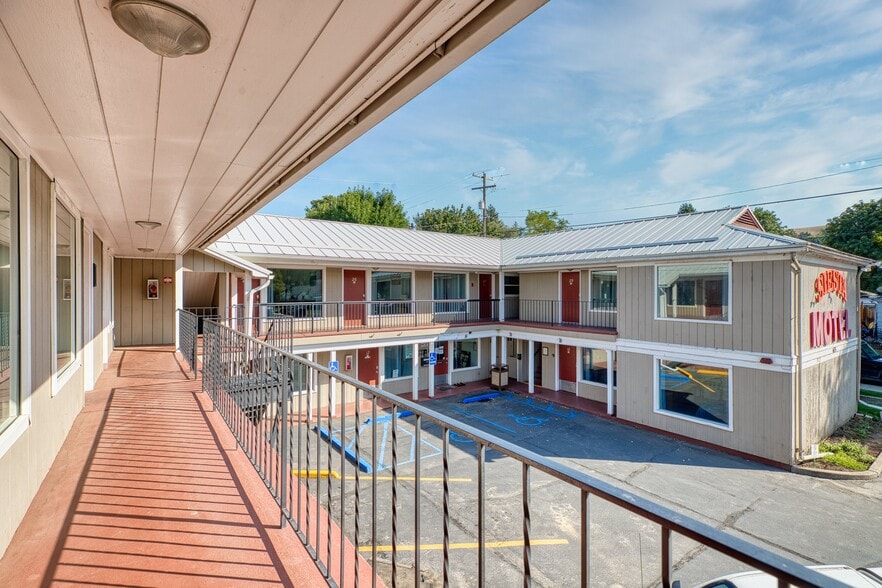 More Photos Of 615 S Main St, Colfax Hotel For Sale