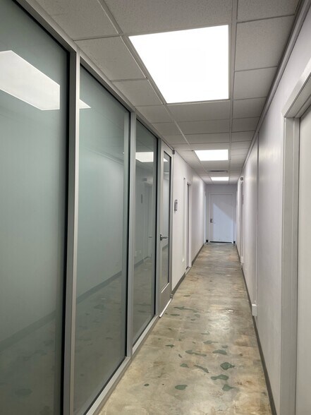 More Photos Of 2118 Mannix Dr, San Antonio Showroom For Sale