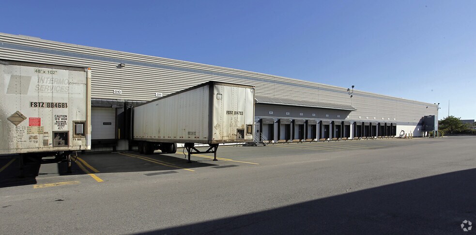 More Photos Of 647B Summer St, Boston Distribution For Lease