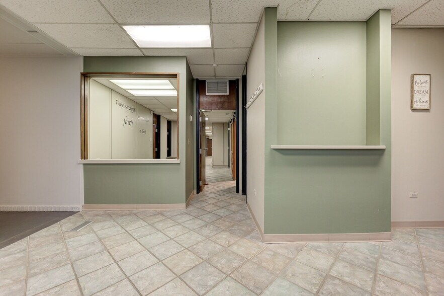 More Photos Of 1212 S Air Depot Blvd, Oklahoma City Office For Sale