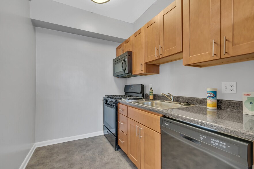 More Photos Of 2315-2321 Lincoln Rd NE, Washington Apartments For Sale