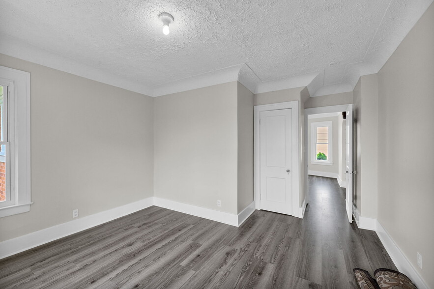 More Photos Of 29016 Ford Rd, Garden City Office For Sale