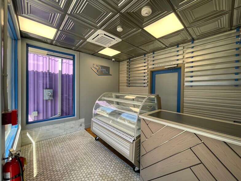 More Photos Of 203 Main St, Wakefield Storefront Retail Office For Lease