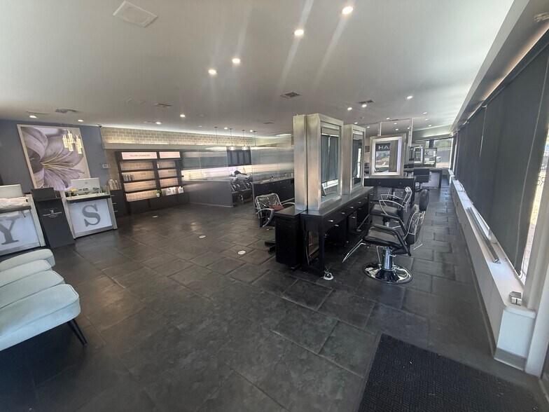 More Photos Of 2345 Bee Ridge Rd, Sarasota Storefront Retail Office For Sale