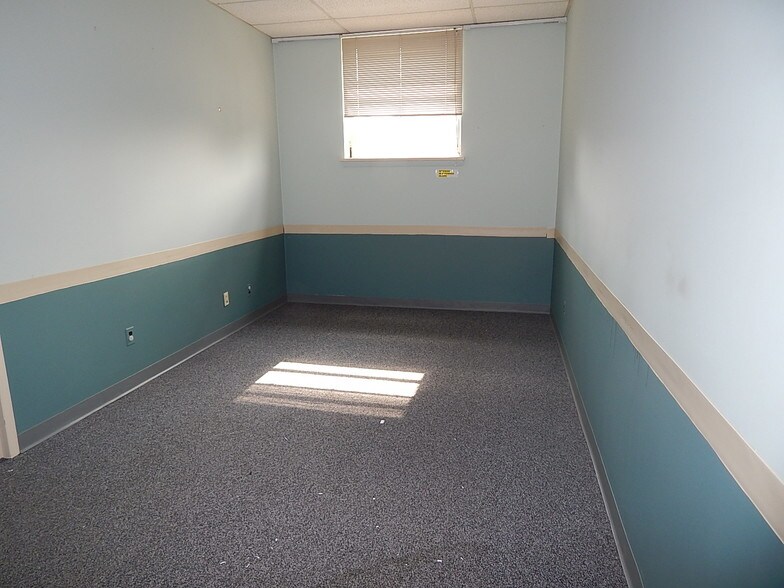 More Photos Of 180 E Central Ave, Pearl River Office For Lease