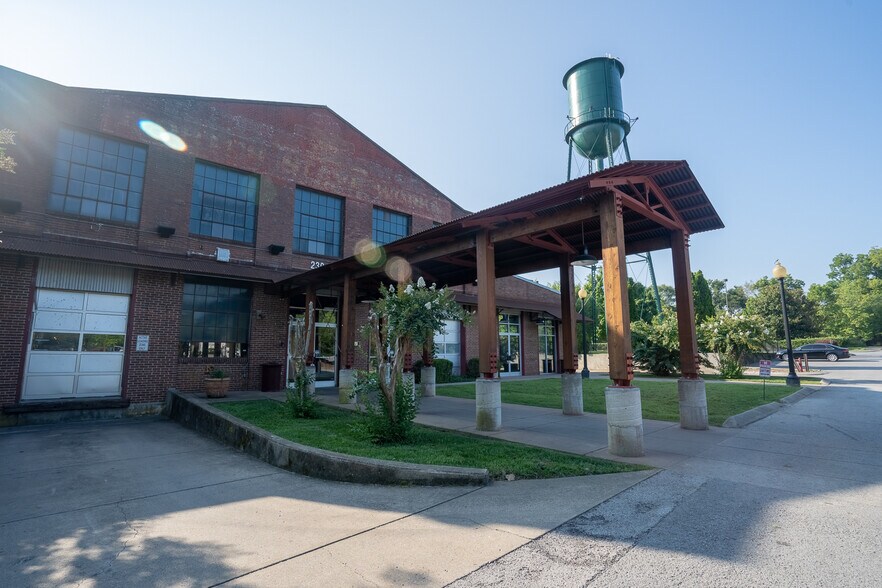 More Photos Of 230 Franklin Rd, Franklin Storefront Retail Office For Lease