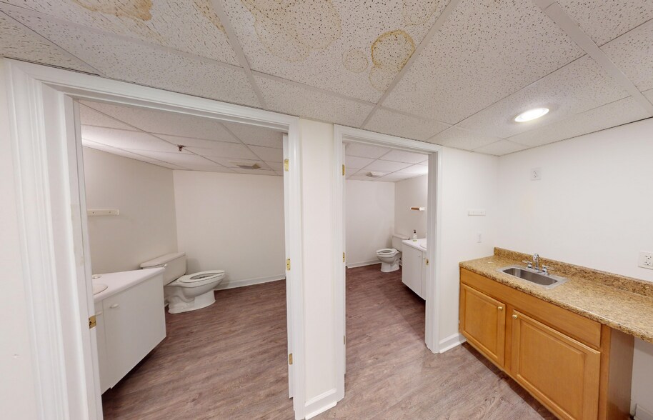 More Photos Of 312 S Jefferson St, Roanoke Storefront Retail Office For Lease