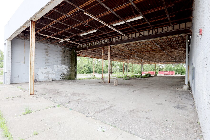 More Photos Of 1700-1730 Brittain Rd, Akron Freestanding For Lease
