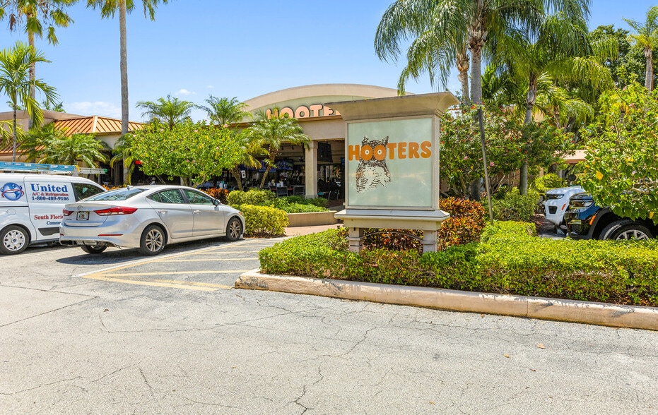 More Photos Of 2200-2222 Glades Rd, Boca Raton Unknown For Lease