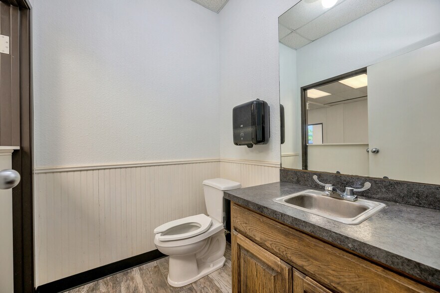 More Photos Of 132 El Chico Trl, Willow Park Medical For Sale