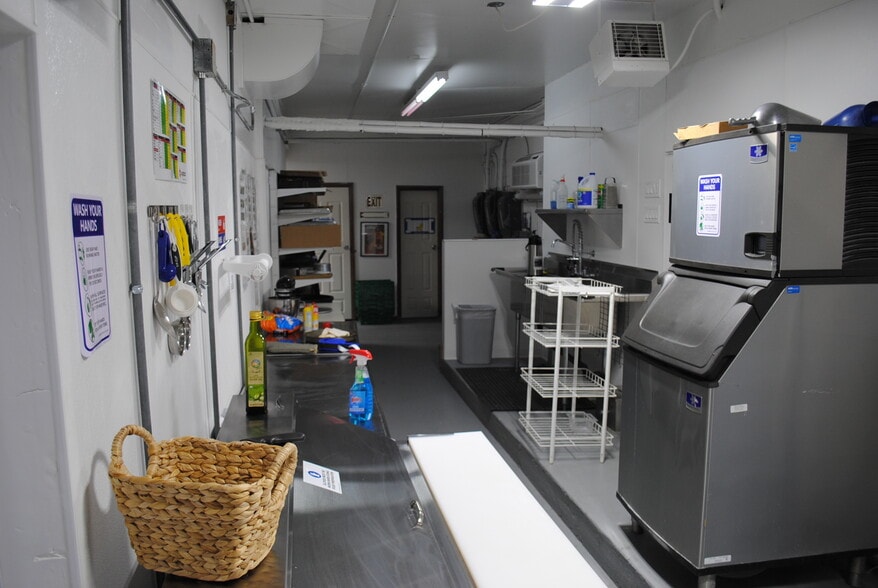 More Photos Of 810 HWY 93, Jackpot Convenience Store For Sale