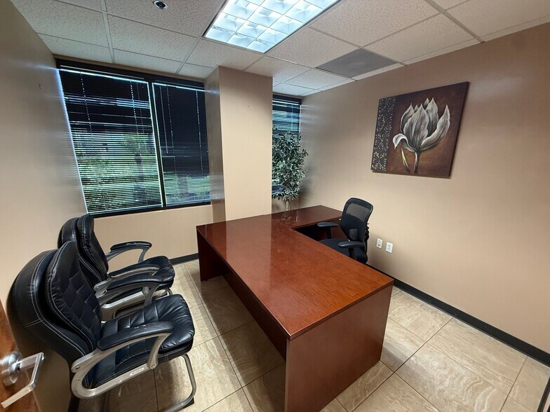 More Photos Of 202 E Earll Dr, Phoenix Medical For Sale