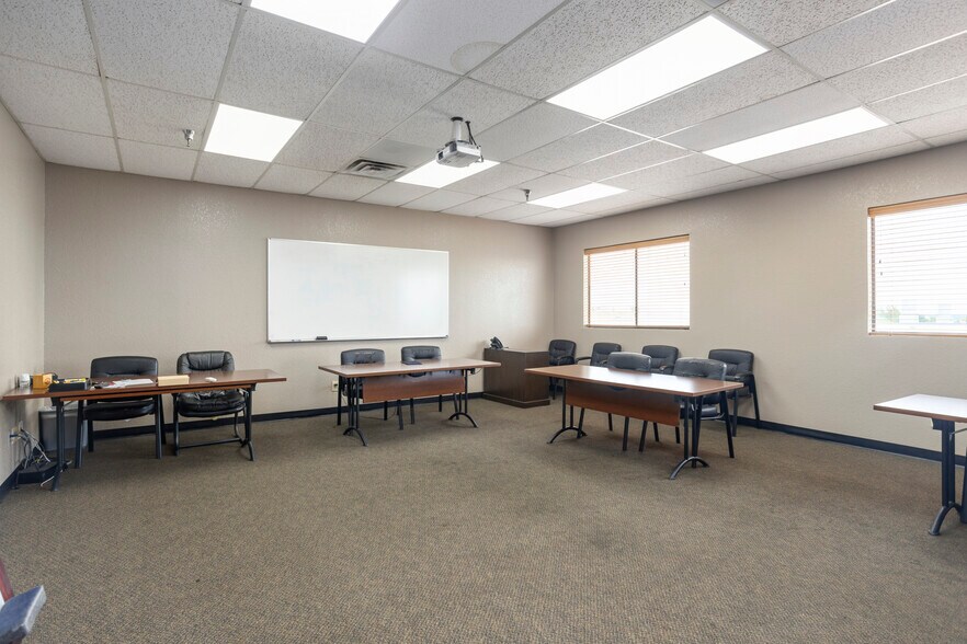 More Photos Of 4700 S Edgewood Ter, Fort Worth Distribution For Sale