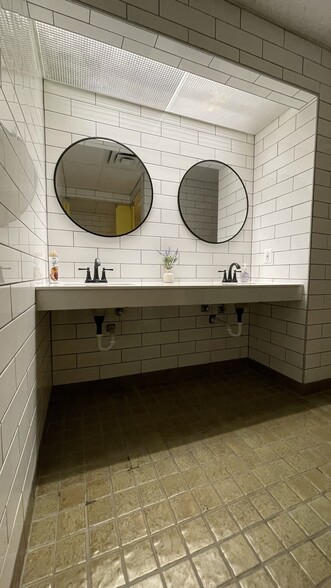 More Photos Of 5101 Thimsen Ave, Minnetonka Medical For Lease