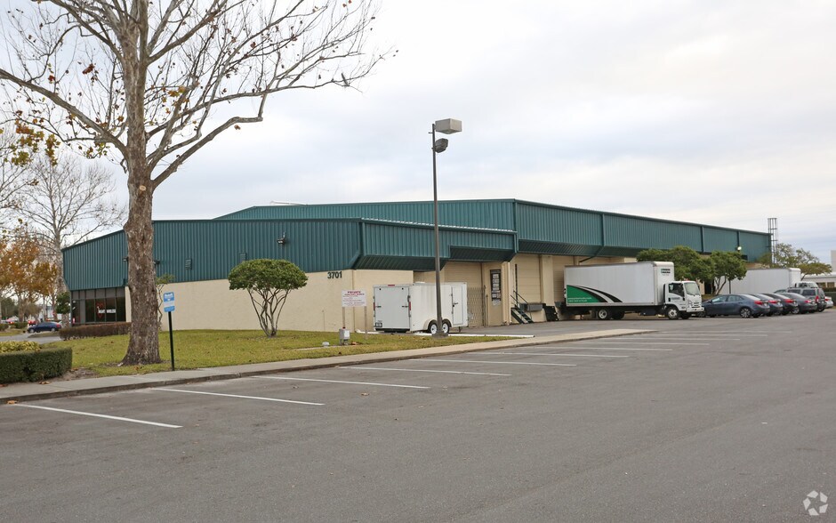 Primary Photo Of 3701-3709 Vineland Rd, Orlando Warehouse For Lease