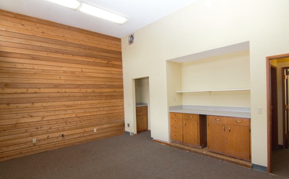 More Photos Of 1900 N 99 Hwy, Mcminnville Loft Creative Space For Lease
