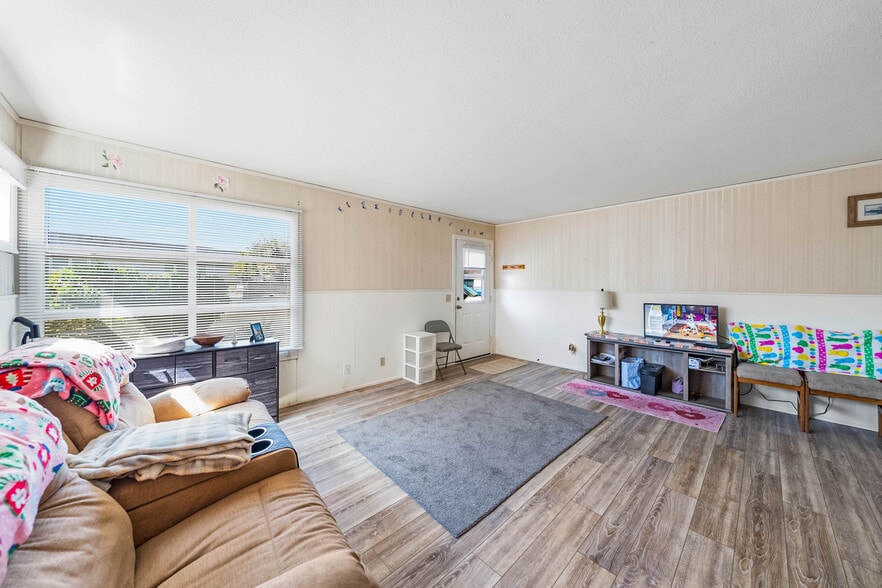 More Photos Of 542 Pacific Ave, Brookings Multifamily For Sale