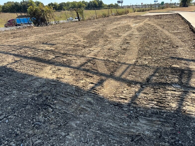 More Photos Of 3300 Glenshire dr, Balch Springs Freestanding For Sale