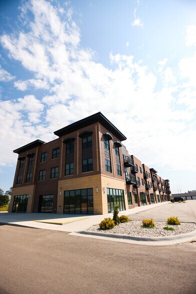 More Photos Of 8411 Peosta Commercial Ct, Peosta Apartments For Lease