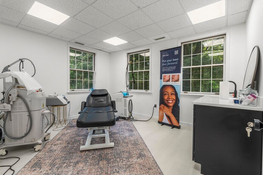 More Photos Of 276 Main St, Farmington Medical For Lease