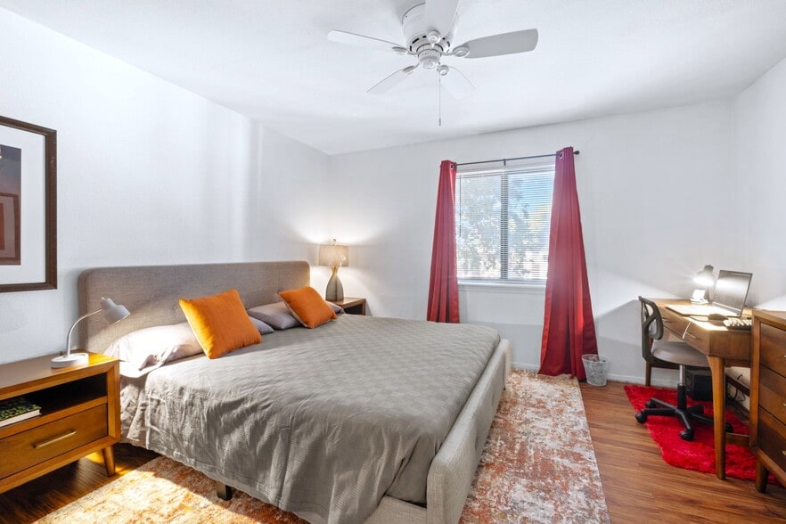 More Photos Of 1601 Pennsylvania St NE, Albuquerque Apartments For Sale