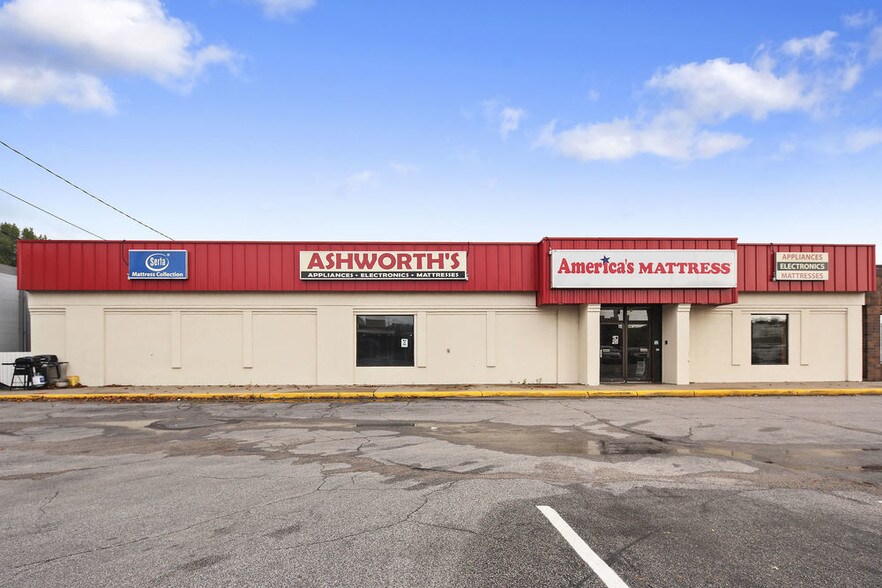 More Photos Of 110-114 S Rum River Dr, Princeton General Retail For Lease