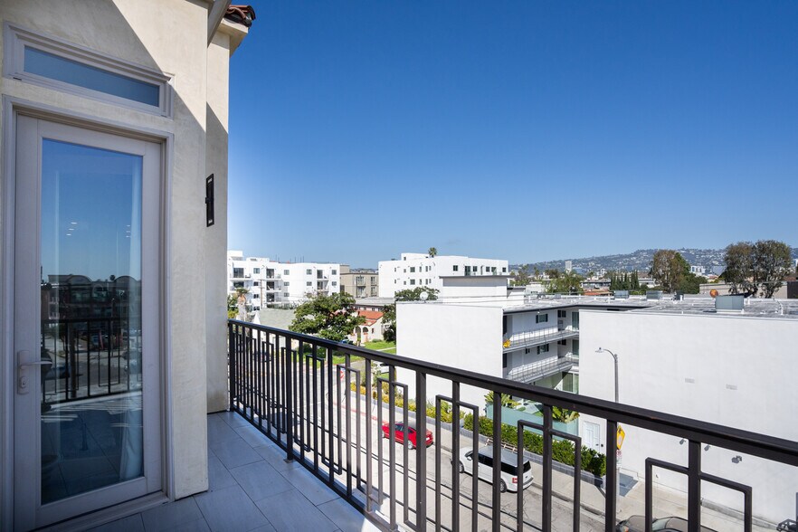 More Photos Of 8520 Whitworth Dr, Los Angeles Apartments For Sale