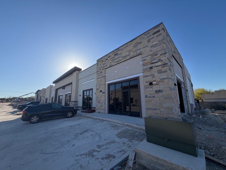 More Photos Of 1012 Municipal Dr, Leander General Retail For Sale