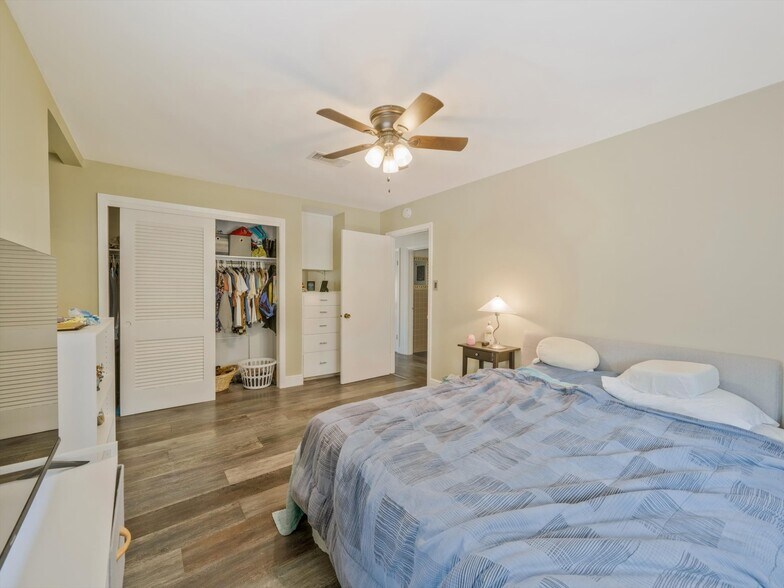 More Photos Of 2326 Hartford Rd, Austin Apartments For Sale