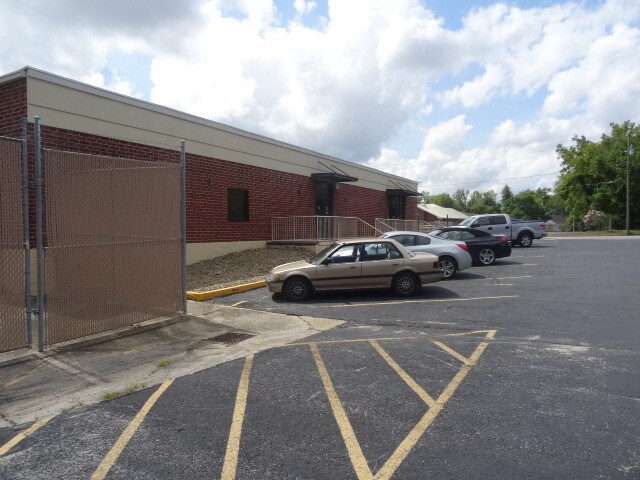 More Photos Of 504 Cumberland St, Fayetteville Light Distribution For Lease