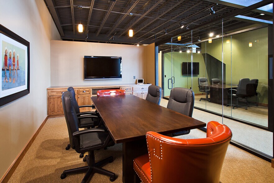 More Photos Of 434 Hale Ave N, Oakdale Office For Lease