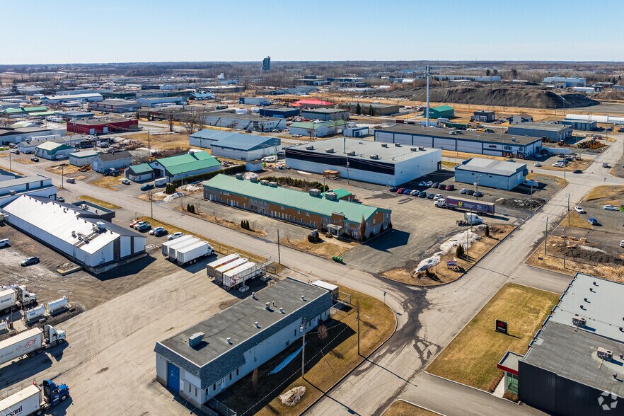 More Photos Of 2120 St Letendre, Drummondville Light Manufacturing For Lease