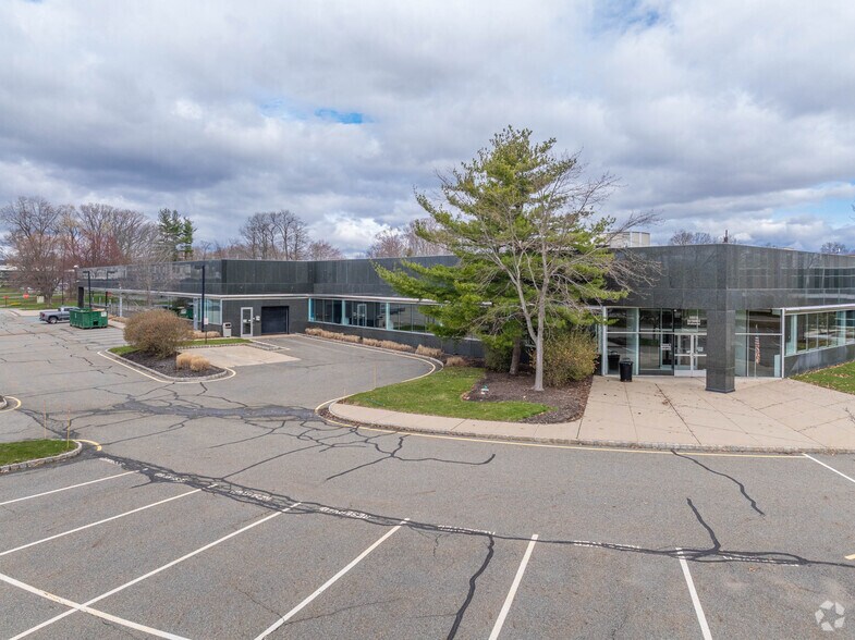 More Photos Of 399 Jefferson Rd, Parsippany Light Manufacturing For Lease