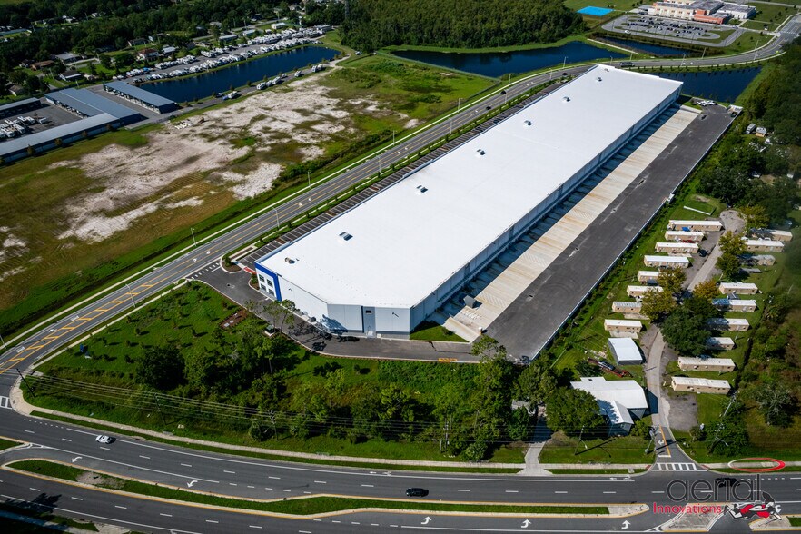 More Photos Of 6965 Marketplace Dr, Orlando Distribution For Lease