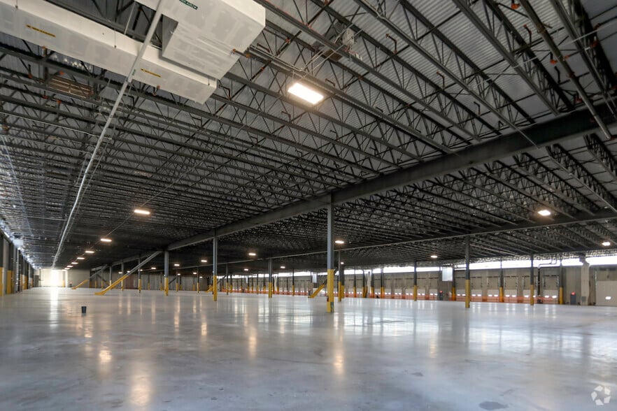 More Photos Of 2505 Bruckner Blvd, Bronx Warehouse For Lease