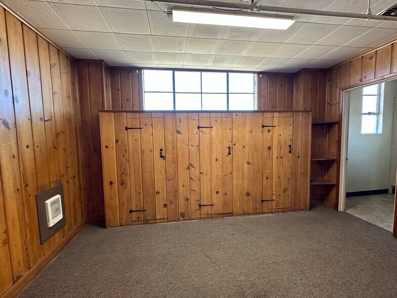 More Photos Of 1801 9th Ave, Longview Office For Lease